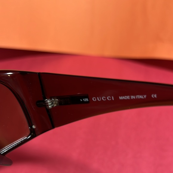 Gucci sunglasses the color is like a transparent brown. - Picture 3 of 4